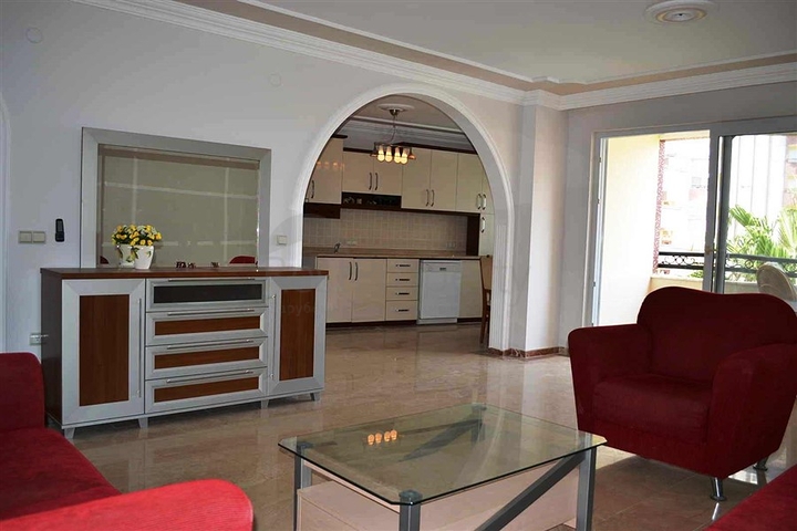 شقة مفروشة واسعة في منطقة محمودلار – ألانيا