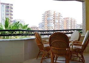 شقة مفروشة واسعة في منطقة محمودلار – ألانيا