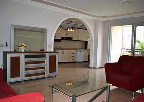 شقة مفروشة واسعة في منطقة محمودلار – ألانيا