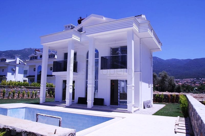 فيلا حديثة ومميزة في مدينة فيتهي