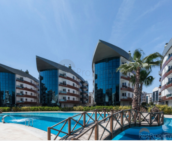 شقة مفروشة ضمن مجمع سكني من فئة الخمس نجوم في منطقة كونيالتي – أنطاليا