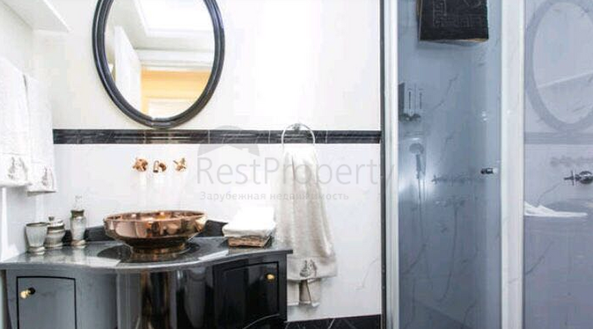 شقة مفروشة ضمن مجمع سكني من فئة الخمس نجوم في منطقة كونيالتي – أنطاليا