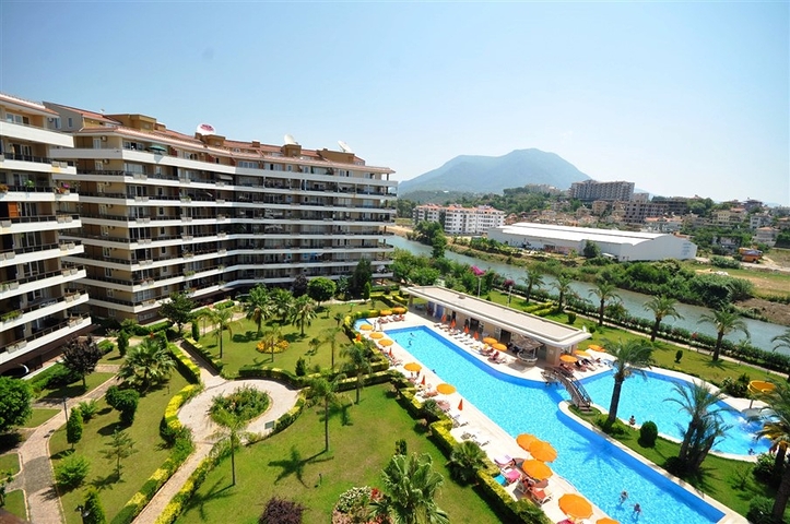 شقة ضمن مجمع سكني على ضفاف النهر في منطقة توسمور – ألانيا