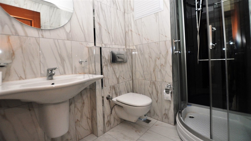 شقة ضمن مجمع سكني على ضفاف النهر في منطقة توسمور – ألانيا