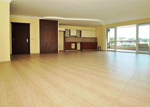 شقة ضمن مجمع سكني على ضفاف النهر في منطقة توسمور – ألانيا