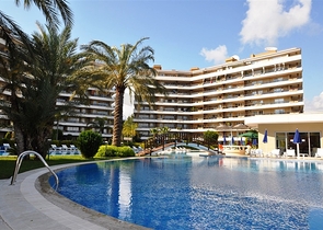 شقة ضمن مجمع سكني على ضفاف النهر في منطقة توسمور – ألانيا