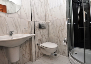 شقة ضمن مجمع سكني على ضفاف النهر في منطقة توسمور – ألانيا