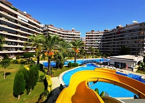 شقة ضمن مجمع سكني على ضفاف النهر في منطقة توسمور – ألانيا