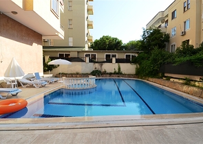 شقة بثلاث غرف ضمن مجمع سكني في مركز مدينة ألانيا