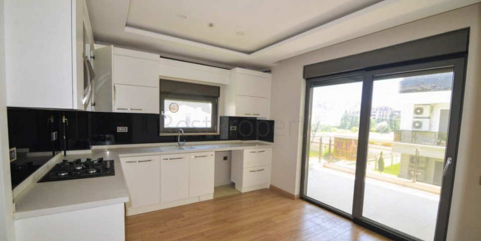 شقق فسيحة 4 + 1 في اونجالي كونيالتي انطاليا