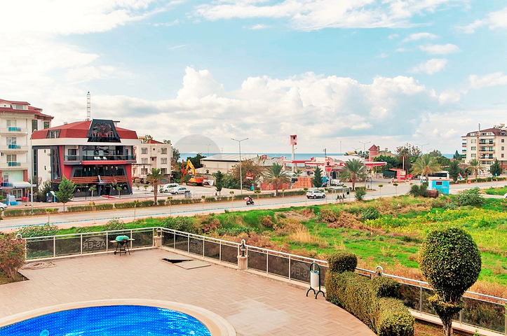 شقة ثلاث غرف وصالة - مطبخ منفصل - قريبة من شاطئ البحر في كاستل / الانيا 