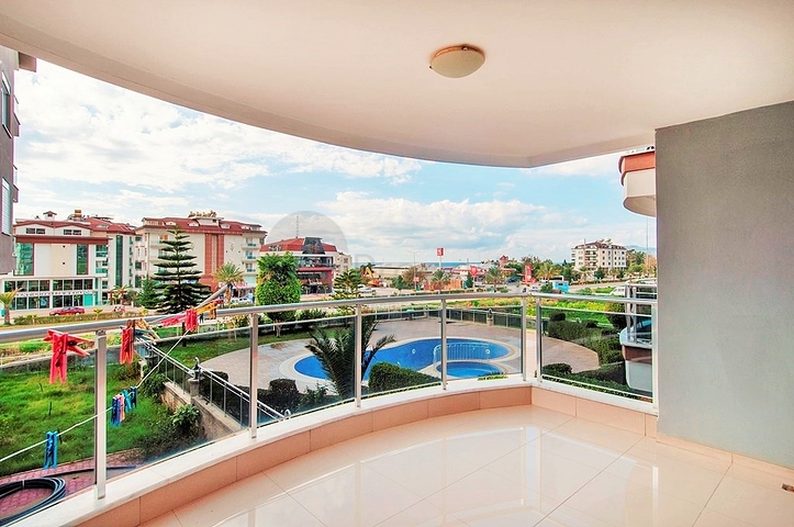 شقة ثلاث غرف وصالة - مطبخ منفصل - قريبة من شاطئ البحر في كاستل / الانيا 