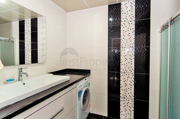 شقة ثلاث غرف وصالة - مطبخ منفصل - قريبة من شاطئ البحر في كاستل / الانيا 