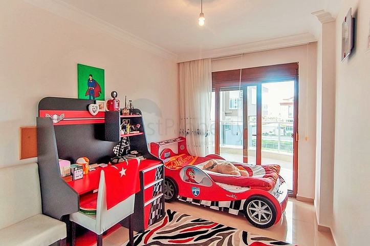 شقة ثلاث غرف وصالة - مطبخ منفصل - قريبة من شاطئ البحر في كاستل / الانيا 