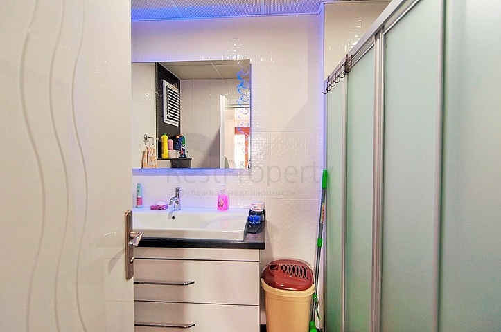 شقة ثلاث غرف وصالة - مطبخ منفصل - قريبة من شاطئ البحر في كاستل / الانيا 