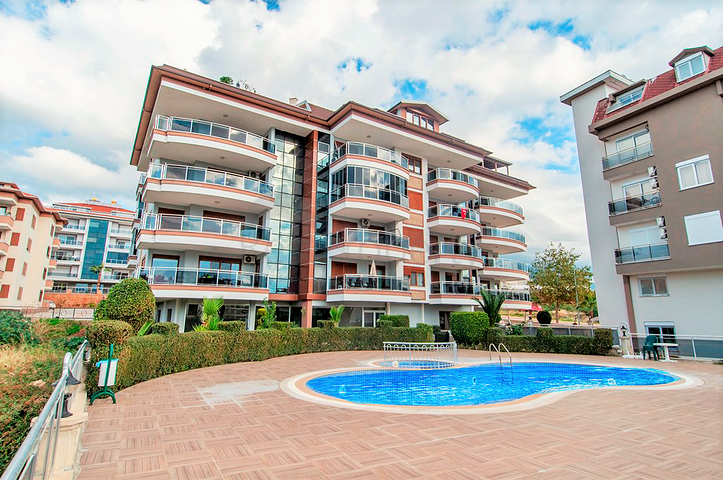 شقة ثلاث غرف وصالة - مطبخ منفصل - قريبة من شاطئ البحر في كاستل / الانيا 