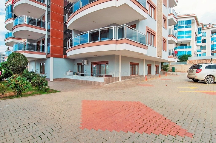 شقة ثلاث غرف وصالة - مطبخ منفصل - قريبة من شاطئ البحر في كاستل / الانيا 