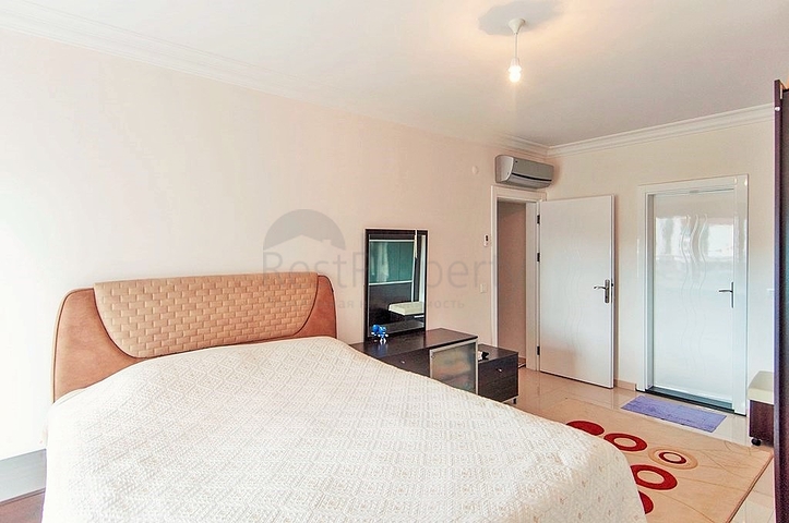 شقة ثلاث غرف وصالة - مطبخ منفصل - قريبة من شاطئ البحر في كاستل / الانيا 