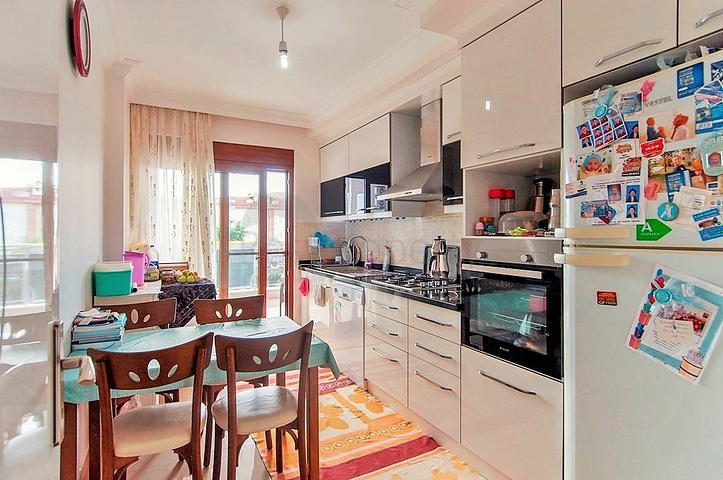 شقة ثلاث غرف وصالة - مطبخ منفصل - قريبة من شاطئ البحر في كاستل / الانيا 