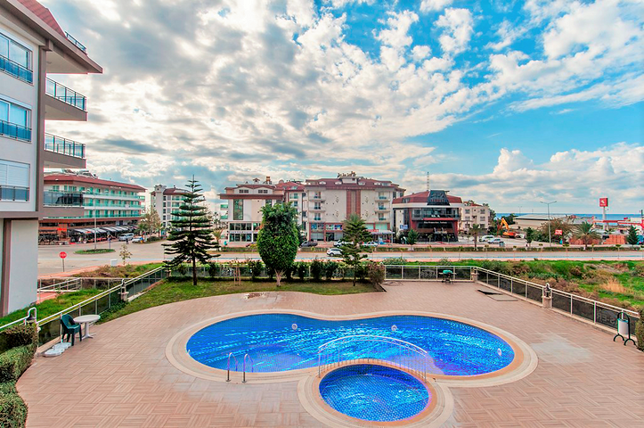 شقة ثلاث غرف وصالة - مطبخ منفصل - قريبة من شاطئ البحر في كاستل / الانيا 