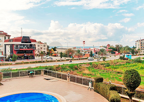 شقة ثلاث غرف وصالة - مطبخ منفصل - قريبة من شاطئ البحر في كاستل / الانيا 