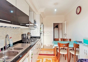 شقة ثلاث غرف وصالة - مطبخ منفصل - قريبة من شاطئ البحر في كاستل / الانيا 