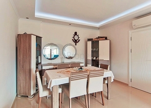 شقة ثلاث غرف وصالة - مطبخ منفصل - قريبة من شاطئ البحر في كاستل / الانيا 