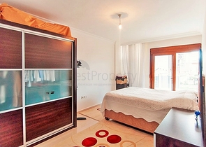 شقة ثلاث غرف وصالة - مطبخ منفصل - قريبة من شاطئ البحر في كاستل / الانيا 