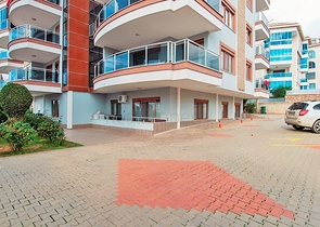 شقة ثلاث غرف وصالة - مطبخ منفصل - قريبة من شاطئ البحر في كاستل / الانيا 