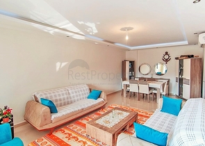 شقة ثلاث غرف وصالة - مطبخ منفصل - قريبة من شاطئ البحر في كاستل / الانيا 