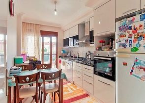 شقة ثلاث غرف وصالة - مطبخ منفصل - قريبة من شاطئ البحر في كاستل / الانيا 