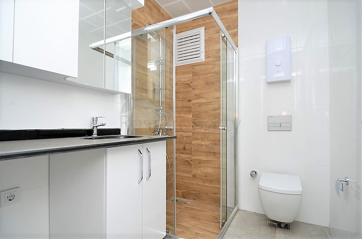 شقة غرفة وصالة ضمن مجمع بخدمات خمس نجوم في اوبا / الانيا