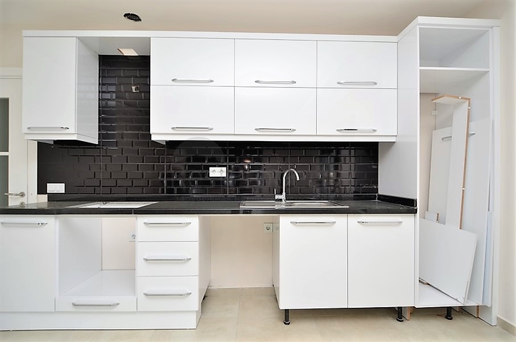 شقة غرفة وصالة ضمن مجمع بخدمات خمس نجوم في اوبا / الانيا