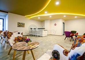 شقة غرفة وصالة ضمن مجمع بخدمات خمس نجوم في اوبا / الانيا