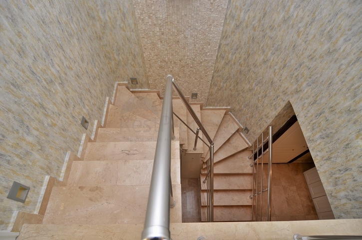 دوبلكس فاخرة ضمن مجمع سكني عائلي في جيكجلي / الانيا 