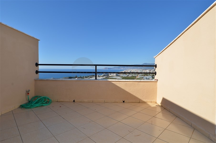 اطلالة بحر - دوبلكس مؤثثة - 3 غرف وصالة - سعر مناسب - كارجي جاك / الانيا 