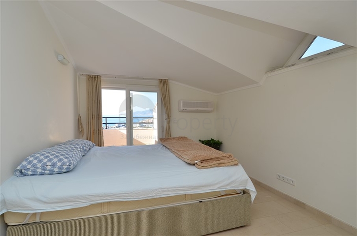 اطلالة بحر - دوبلكس مؤثثة - 3 غرف وصالة - سعر مناسب - كارجي جاك / الانيا 