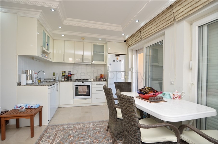 اطلالة بحر - دوبلكس مؤثثة - 3 غرف وصالة - سعر مناسب - كارجي جاك / الانيا 