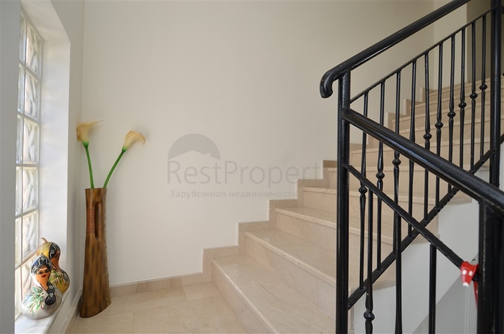 اطلالة بحر - دوبلكس مؤثثة - 3 غرف وصالة - سعر مناسب - كارجي جاك / الانيا 