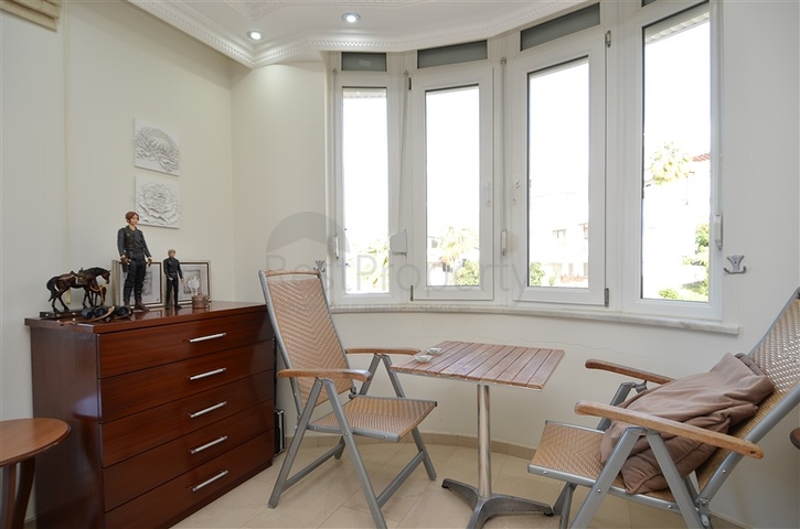 اطلالة بحر - دوبلكس مؤثثة - 3 غرف وصالة - سعر مناسب - كارجي جاك / الانيا 