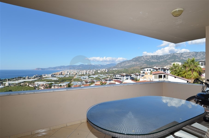 اطلالة بحر - دوبلكس مؤثثة - 3 غرف وصالة - سعر مناسب - كارجي جاك / الانيا 