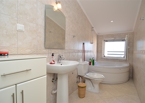 اطلالة بحر - دوبلكس مؤثثة - 3 غرف وصالة - سعر مناسب - كارجي جاك / الانيا 