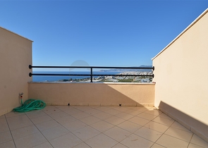 اطلالة بحر - دوبلكس مؤثثة - 3 غرف وصالة - سعر مناسب - كارجي جاك / الانيا 