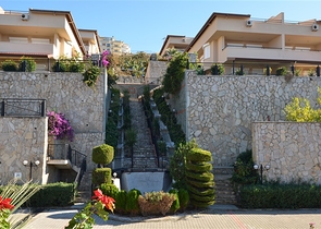 اطلالة بحر - دوبلكس مؤثثة - 3 غرف وصالة - سعر مناسب - كارجي جاك / الانيا 