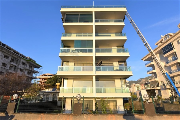 شقق متنوعة باطلالة بحرية ساحرة ضمن مجمع حديث في كاستل / الانيا 