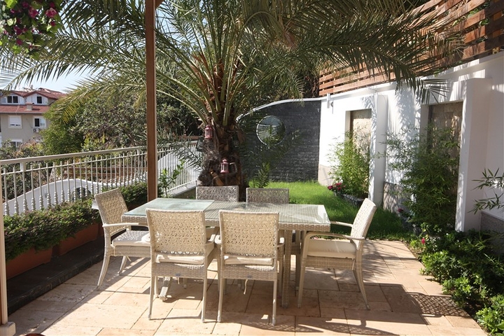 اطلالة بحر وقلعة - شقة عائلية - في مركز الانيا 