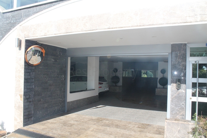 اطلالة بحر وقلعة - شقة عائلية - في مركز الانيا 