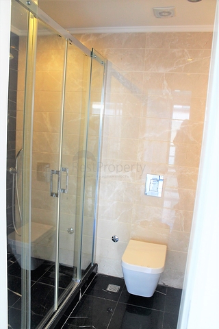 اطلالة بحر وقلعة - شقة عائلية - في مركز الانيا 