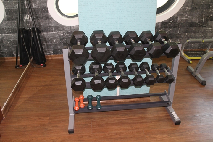 اطلالة بحر وقلعة - شقة عائلية - في مركز الانيا 