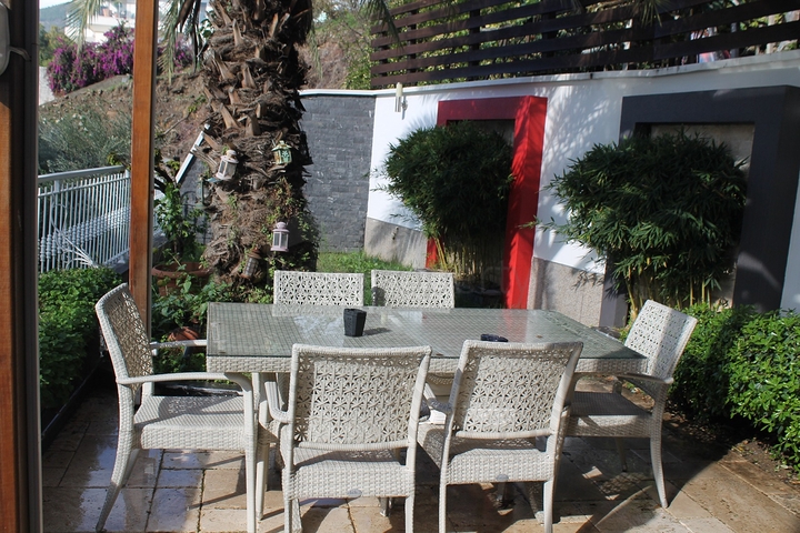 اطلالة بحر وقلعة - شقة عائلية - في مركز الانيا 